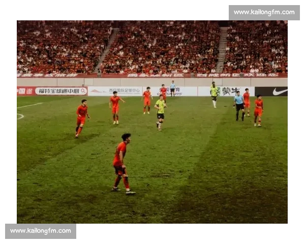 韩乔生激情解说苏超扬泰德比，两万球迷见证经典再现